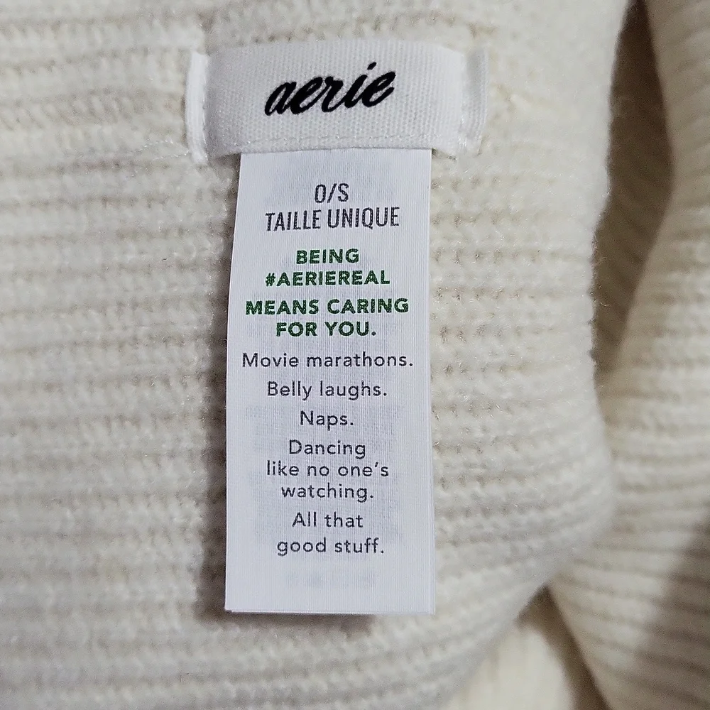 Aerie Cindy Lou Dr Seuss Soft Knit Beanie Hat